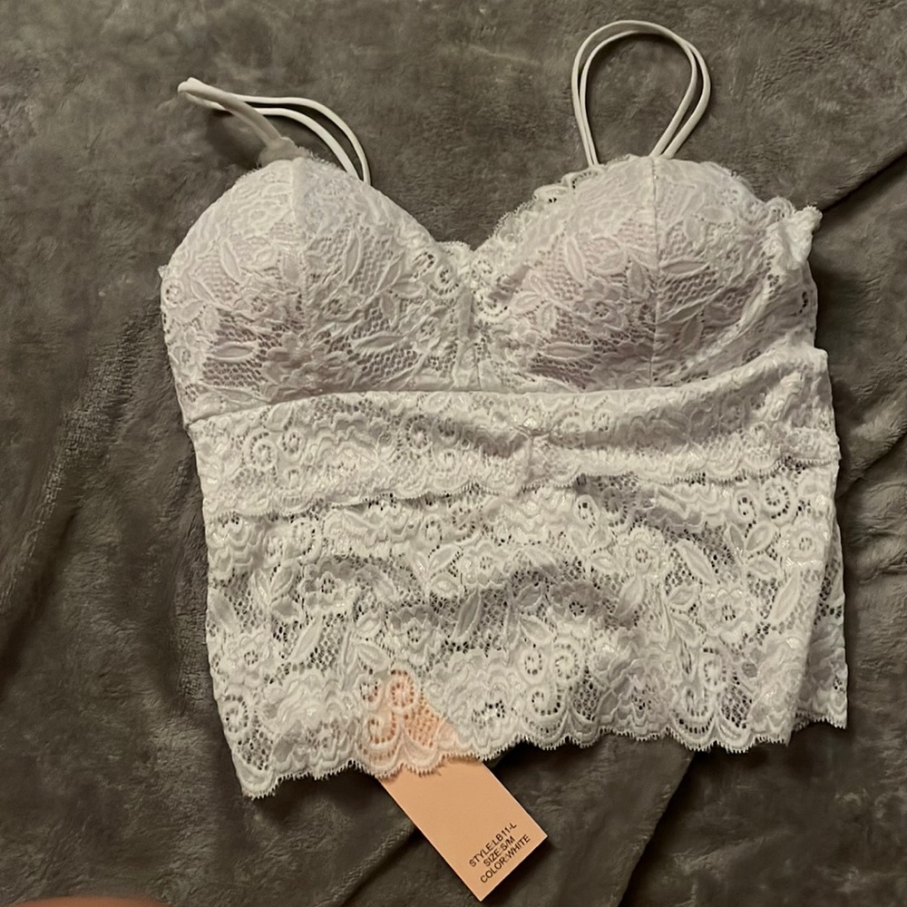 lacy whiye top